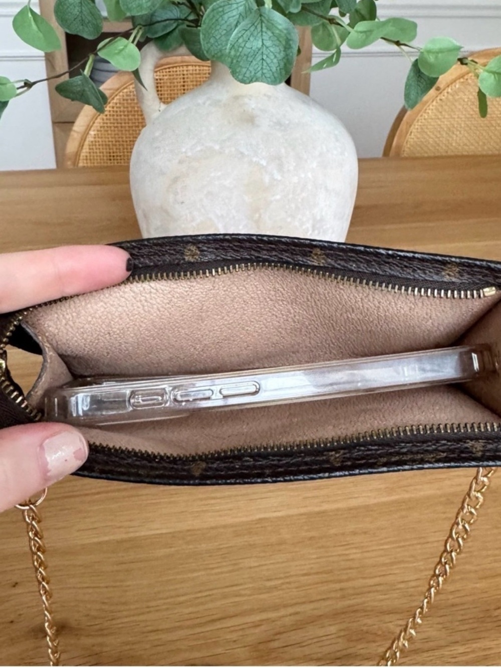 ✅AUTH✅LOUIS VUITTON POUCH - Picture 16 of 16